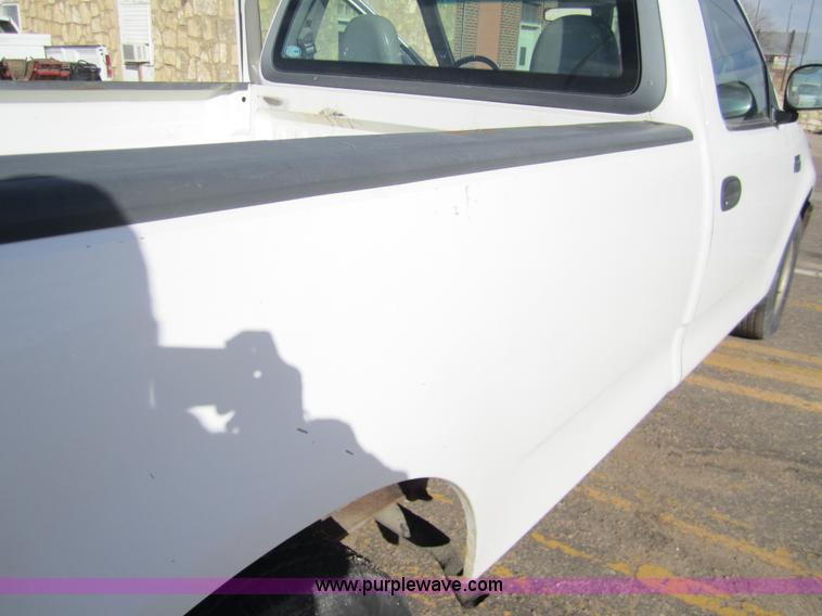 image for item 3207 1997 Ford F150 pickup truck