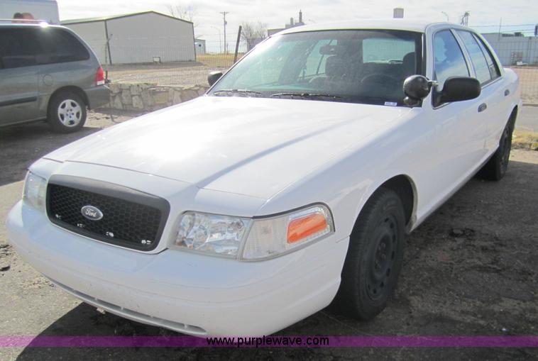 image for item 3208 2004 Ford Crown Victoria Police Interceptor