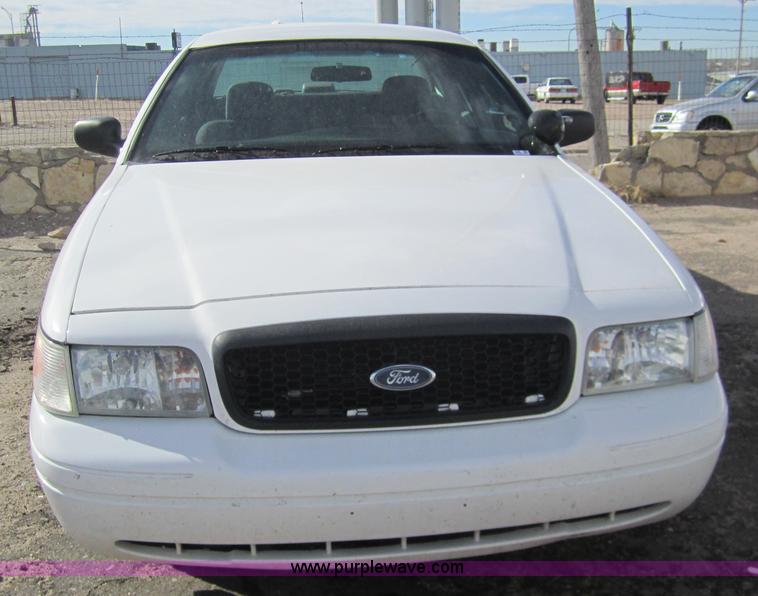 image for item 3208 2004 Ford Crown Victoria Police Interceptor