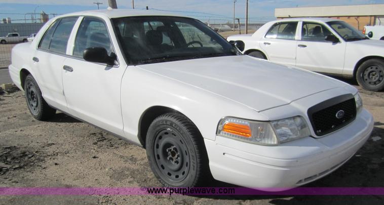image for item 3208 2004 Ford Crown Victoria Police Interceptor