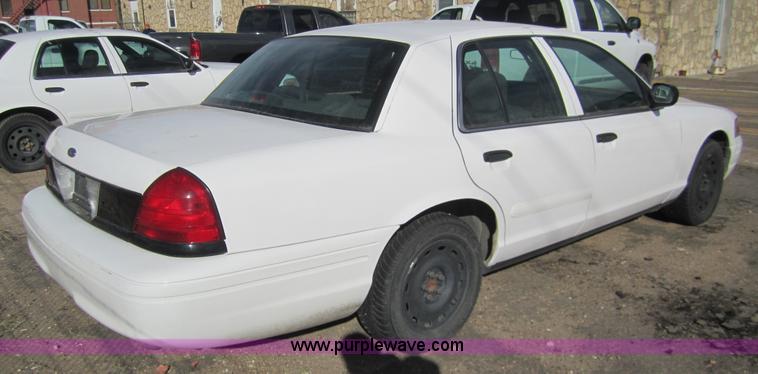 image for item 3208 2004 Ford Crown Victoria Police Interceptor