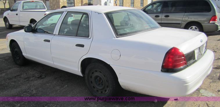 image for item 3208 2004 Ford Crown Victoria Police Interceptor