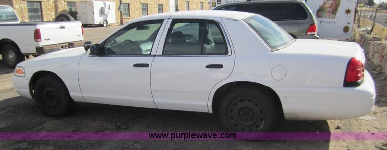 image for item 3208 2004 Ford Crown Victoria Police Interceptor