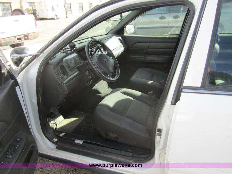 image for item 3208 2004 Ford Crown Victoria Police Interceptor