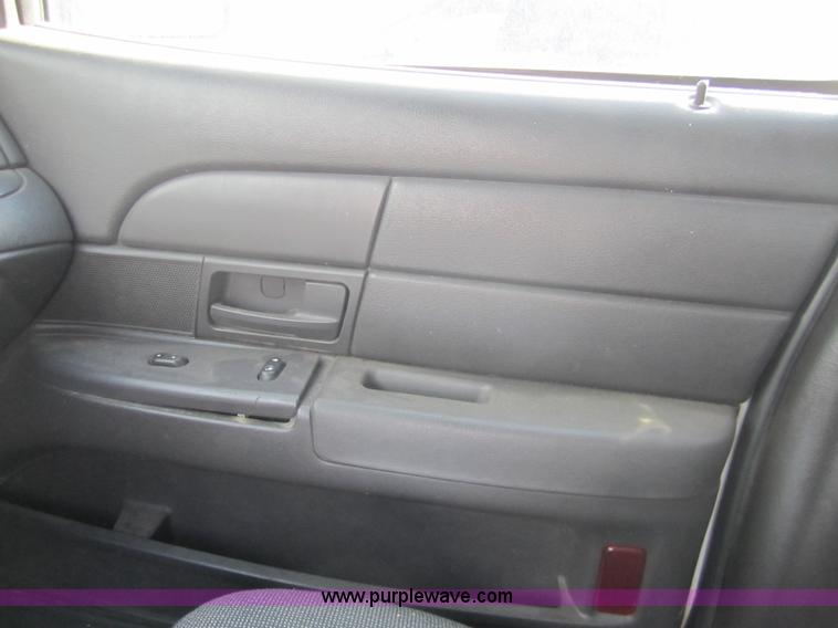 image for item 3208 2004 Ford Crown Victoria Police Interceptor