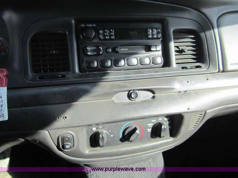 image for item 3208 2004 Ford Crown Victoria Police Interceptor
