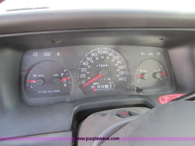 image for item 3208 2004 Ford Crown Victoria Police Interceptor