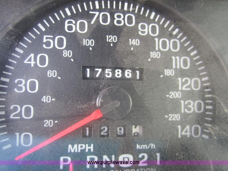 image for item 3208 2004 Ford Crown Victoria Police Interceptor