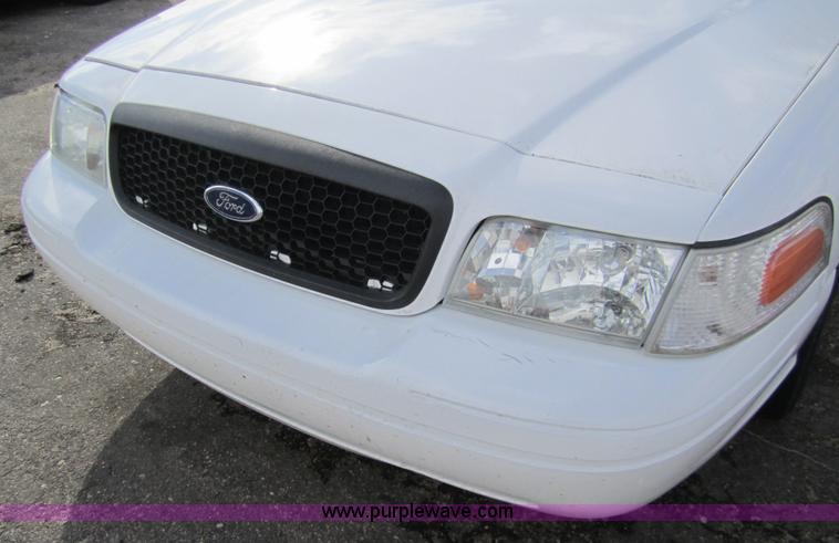image for item 3208 2004 Ford Crown Victoria Police Interceptor