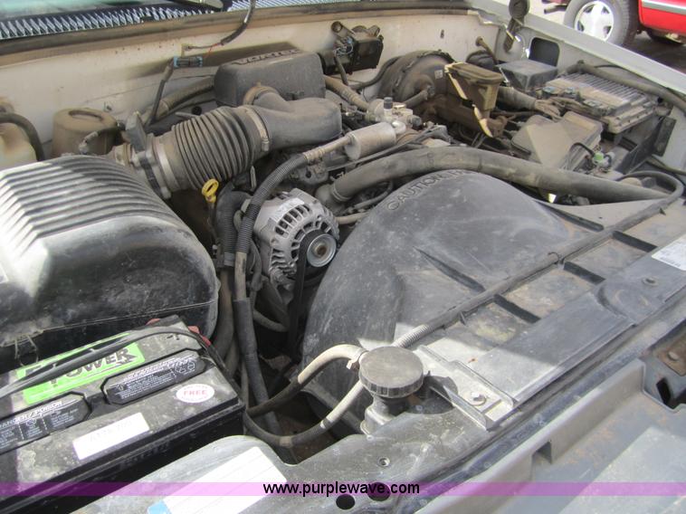 image for item 3212 1997 GMC Sierra C1500 SL pickup truck