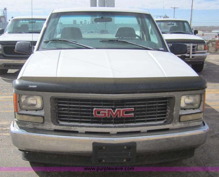 image for item 3212 1997 GMC Sierra C1500 SL pickup truck