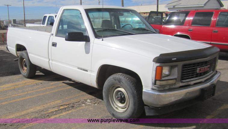 image for item 3212 1997 GMC Sierra C1500 SL pickup truck