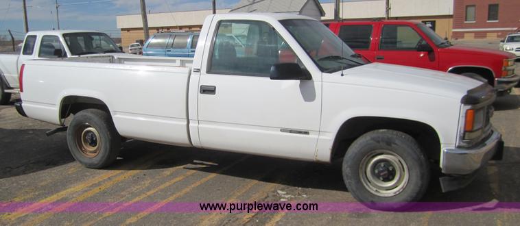 image for item 3212 1997 GMC Sierra C1500 SL pickup truck