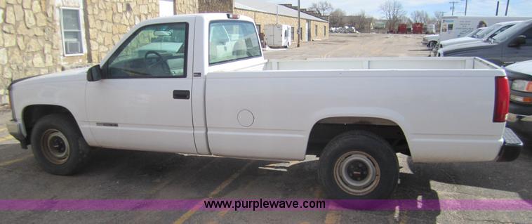 image for item 3212 1997 GMC Sierra C1500 SL pickup truck