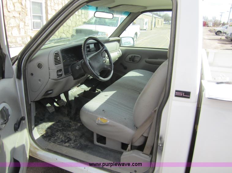 image for item 3212 1997 GMC Sierra C1500 SL pickup truck