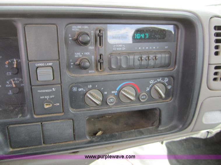 image for item 3212 1997 GMC Sierra C1500 SL pickup truck