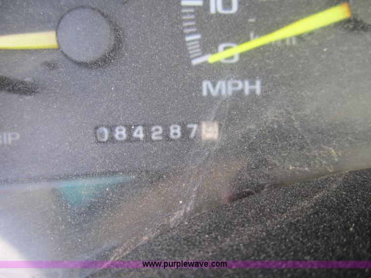 image for item 3212 1997 GMC Sierra C1500 SL pickup truck