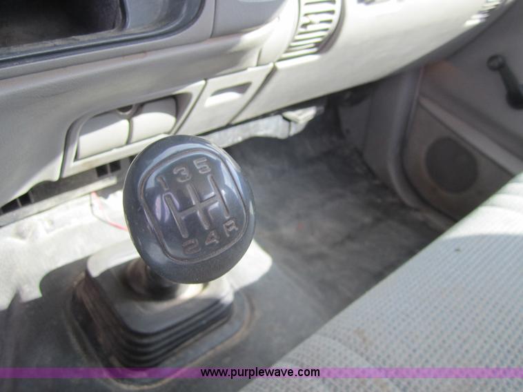 image for item 3212 1997 GMC Sierra C1500 SL pickup truck