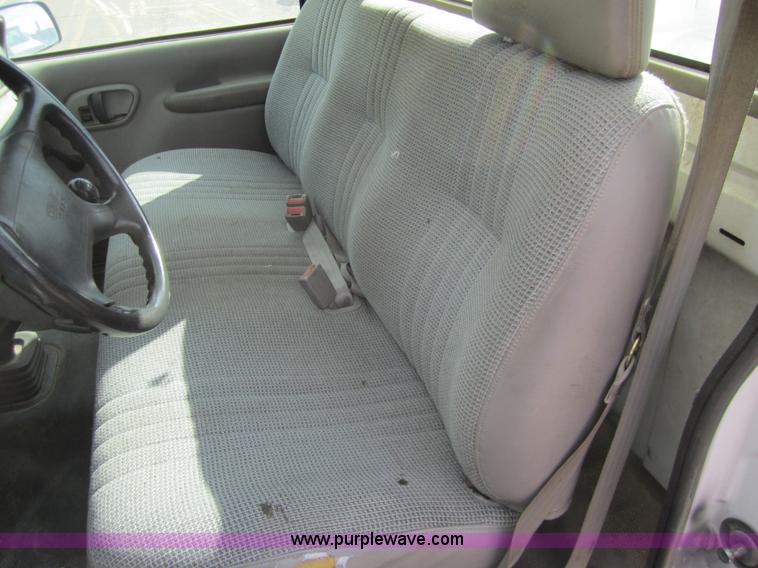 image for item 3212 1997 GMC Sierra C1500 SL pickup truck