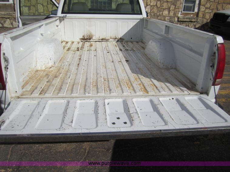 image for item 3212 1997 GMC Sierra C1500 SL pickup truck