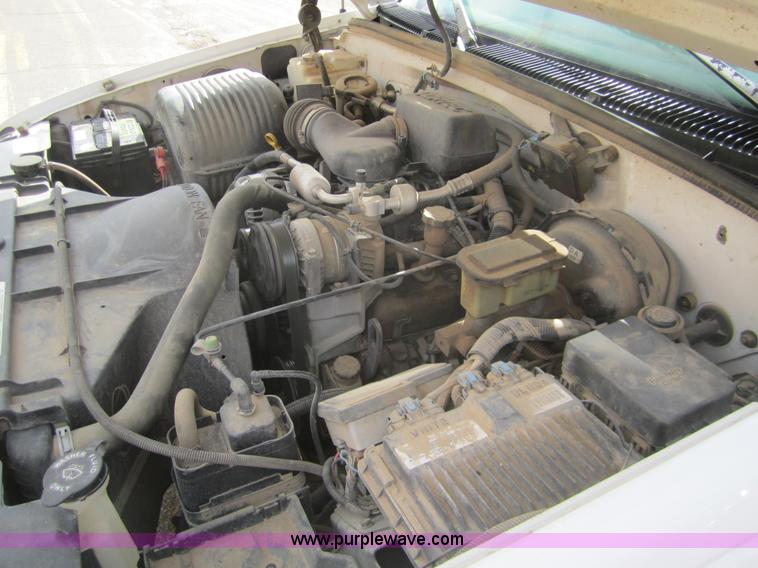 image for item 3212 1997 GMC Sierra C1500 SL pickup truck