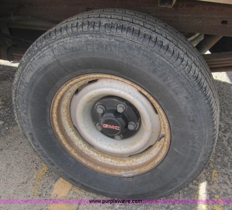 image for item 3212 1997 GMC Sierra C1500 SL pickup truck