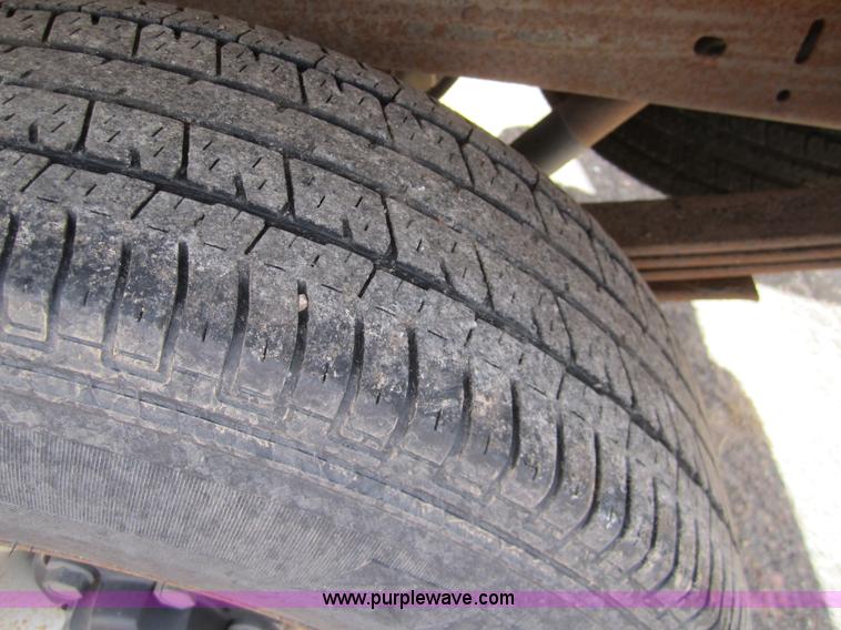 image for item 3212 1997 GMC Sierra C1500 SL pickup truck