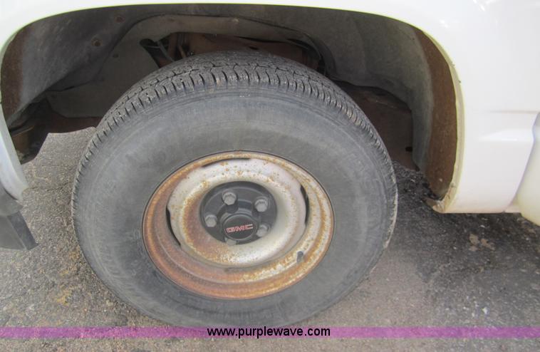 image for item 3212 1997 GMC Sierra C1500 SL pickup truck