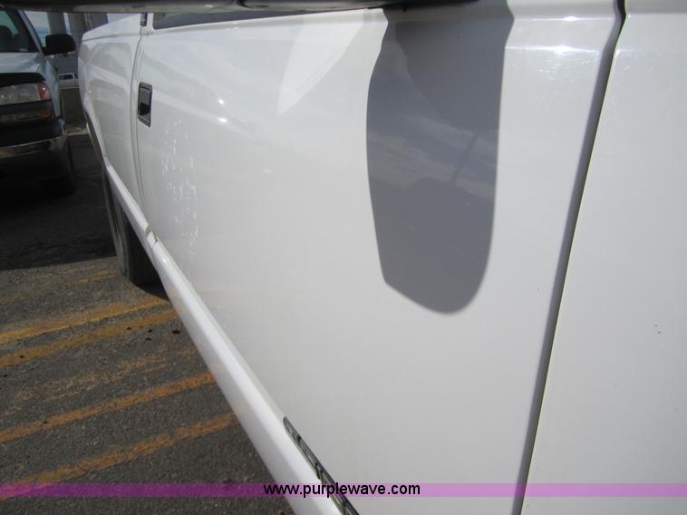 image for item 3212 1997 GMC Sierra C1500 SL pickup truck