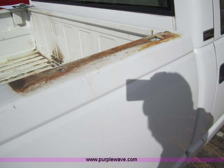 image for item 3212 1997 GMC Sierra C1500 SL pickup truck