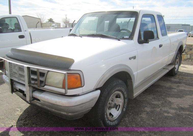 image for item 3213 1993 Ford Ranger XL Supercab pickup truck