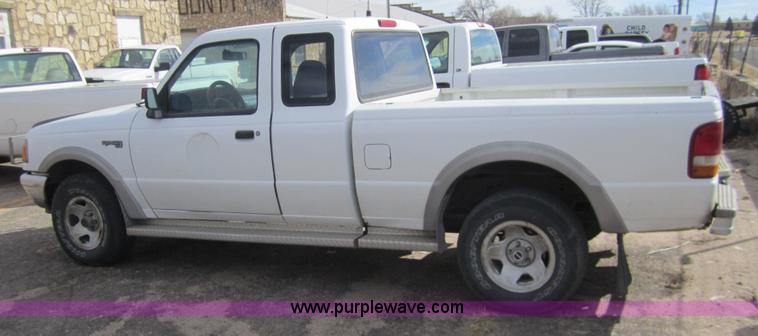 image for item 3213 1993 Ford Ranger XL Supercab pickup truck