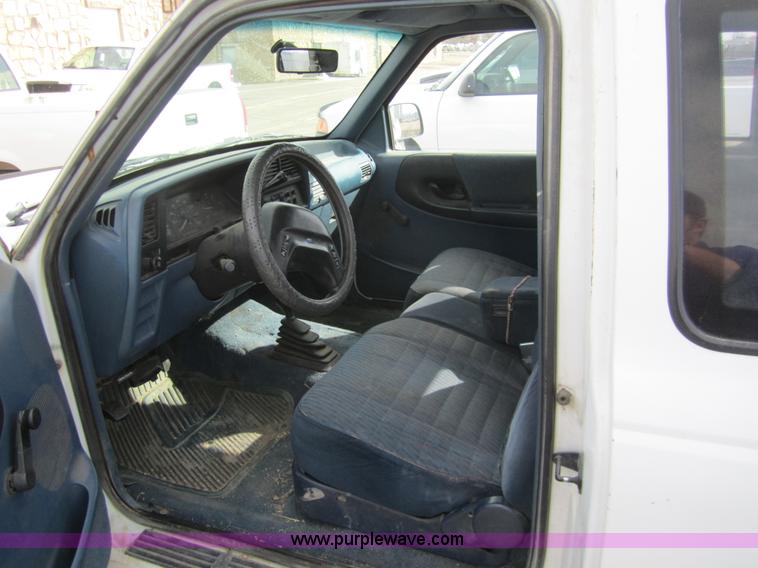 image for item 3213 1993 Ford Ranger XL Supercab pickup truck