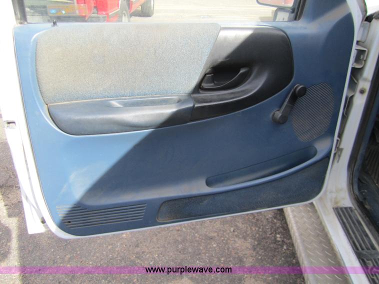 image for item 3213 1993 Ford Ranger XL Supercab pickup truck