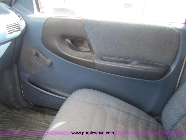 image for item 3213 1993 Ford Ranger XL Supercab pickup truck
