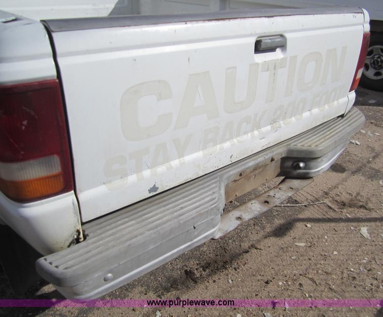 image for item 3213 1993 Ford Ranger XL Supercab pickup truck