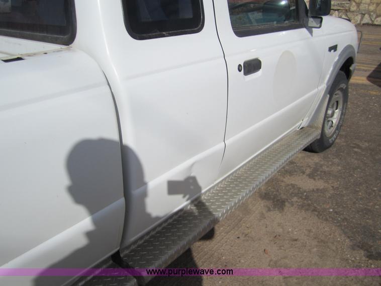 image for item 3213 1993 Ford Ranger XL Supercab pickup truck