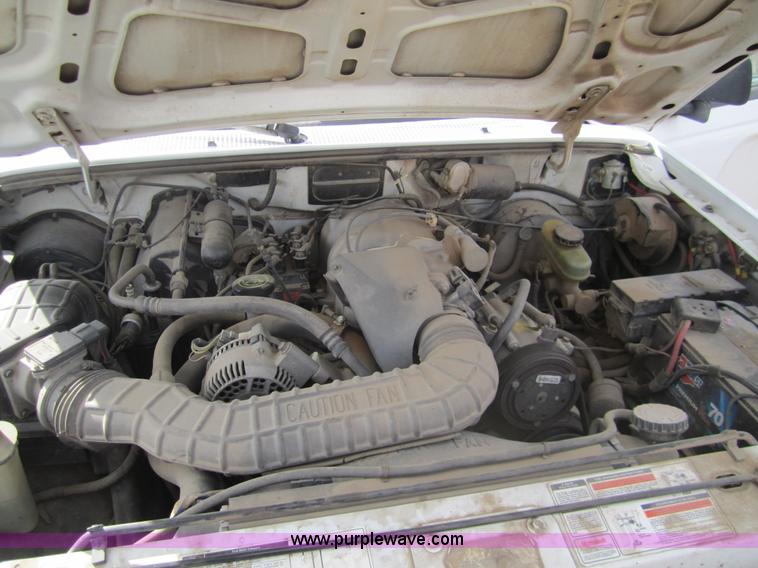 image for item 3213 1993 Ford Ranger XL Supercab pickup truck