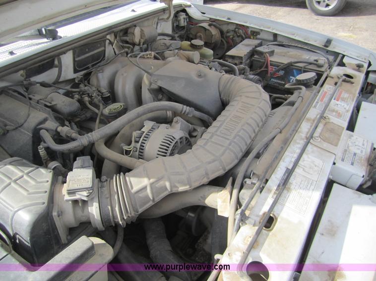 image for item 3213 1993 Ford Ranger XL Supercab pickup truck