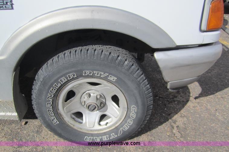 image for item 3213 1993 Ford Ranger XL Supercab pickup truck