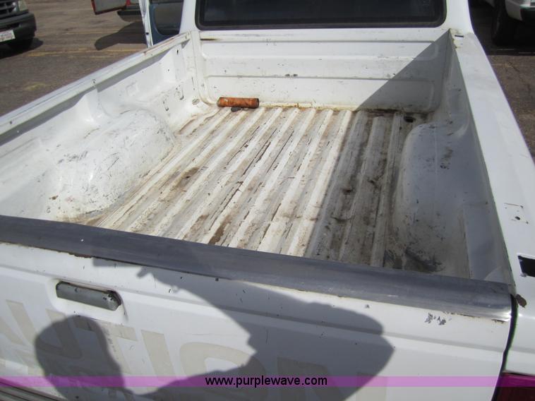 image for item 3213 1993 Ford Ranger XL Supercab pickup truck