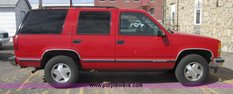image for item 3214 1999 Chevrolet Tahoe K1500 LS SUV