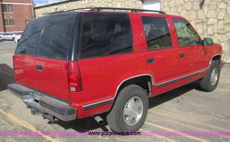 image for item 3214 1999 Chevrolet Tahoe K1500 LS SUV