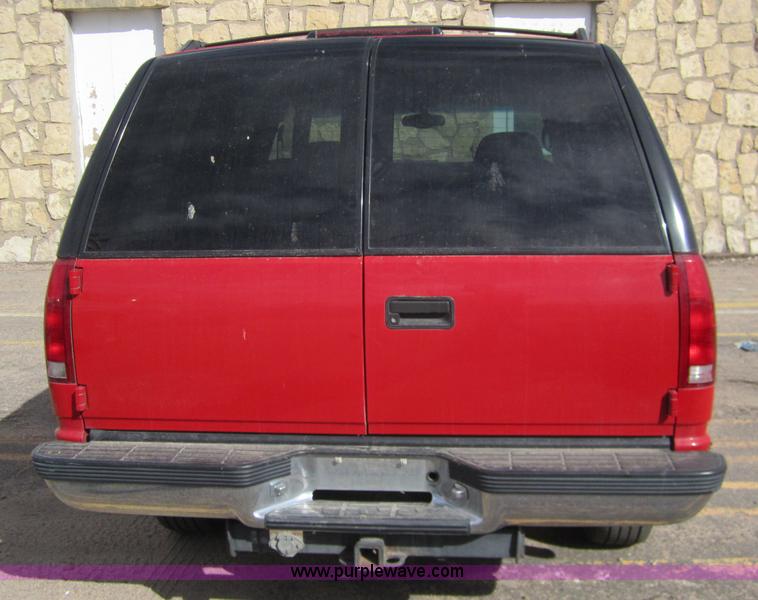 image for item 3214 1999 Chevrolet Tahoe K1500 LS SUV