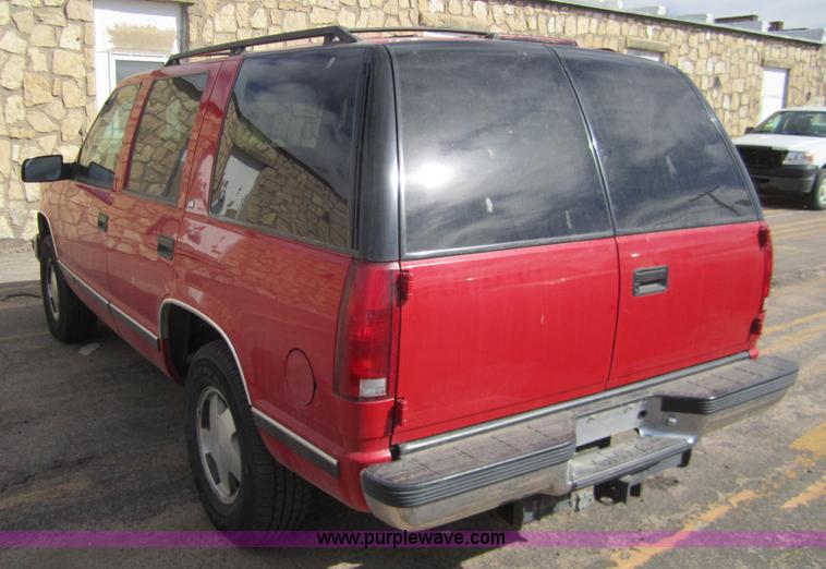 image for item 3214 1999 Chevrolet Tahoe K1500 LS SUV