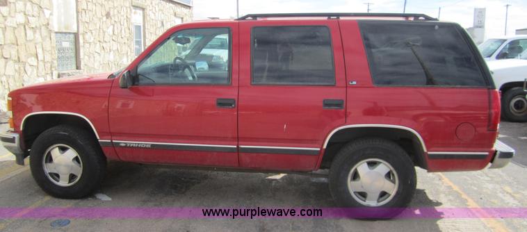 image for item 3214 1999 Chevrolet Tahoe K1500 LS SUV