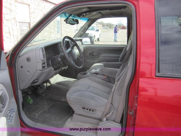 image for item 3214 1999 Chevrolet Tahoe K1500 LS SUV