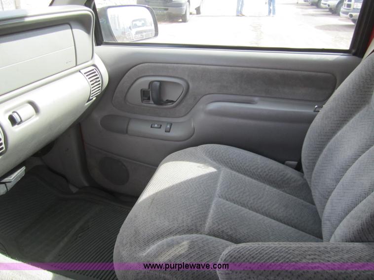image for item 3214 1999 Chevrolet Tahoe K1500 LS SUV