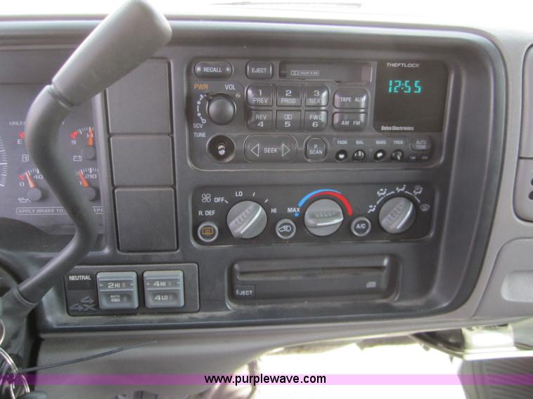 image for item 3214 1999 Chevrolet Tahoe K1500 LS SUV