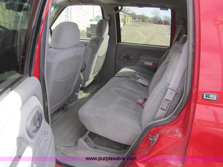 image for item 3214 1999 Chevrolet Tahoe K1500 LS SUV